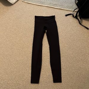 Black lululemon wunder under leggings